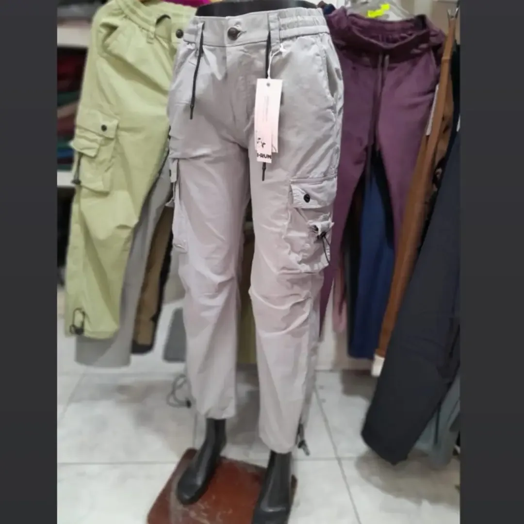 Pantalon cargo de gabardina