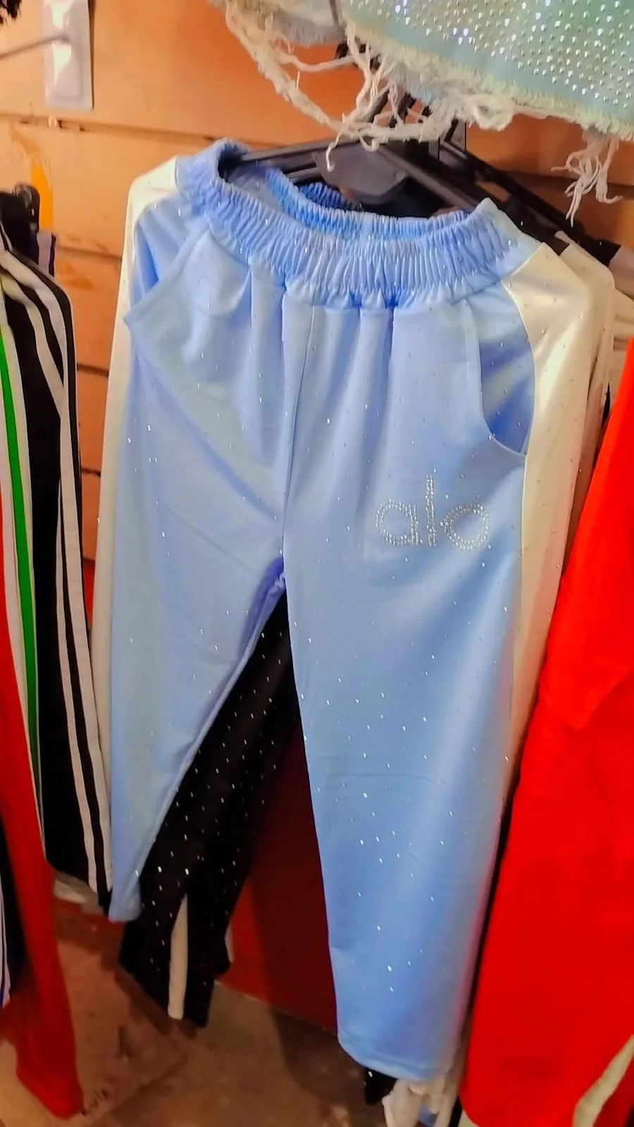 Pantalón con brillos